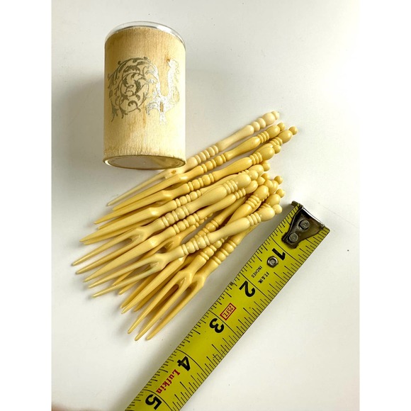 Vintage Cocktail Picks Psuedo Ivory Plastic Appetizer Forks Holder Set - Picture 6 of 8